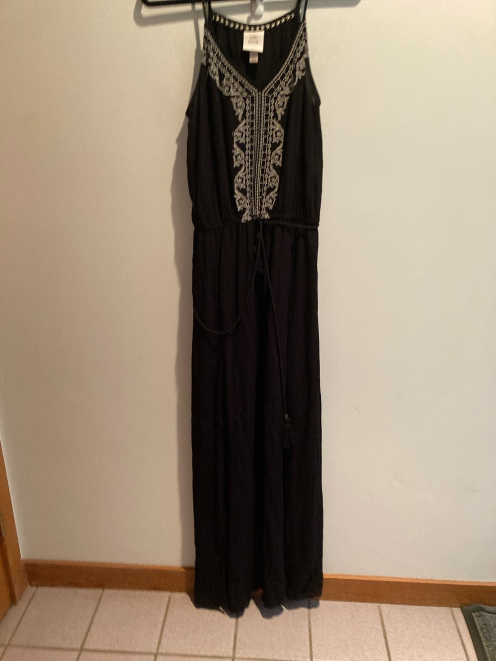 Knox Rose Black Maxi Dress with White Embroidery pit 16.5”
Length 55”